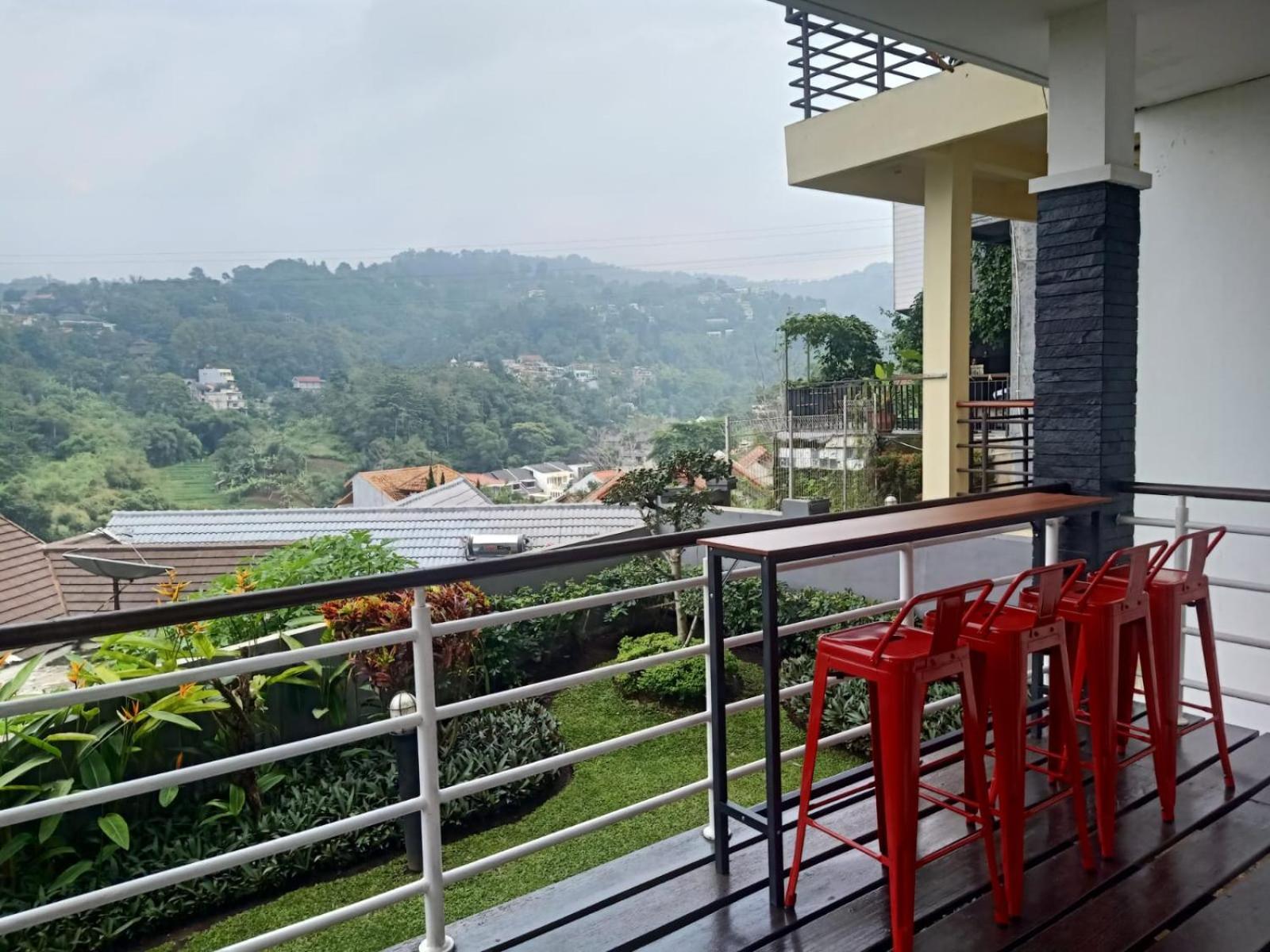 Villa Keluarga Syariah Resor Dago Pakar Bandung - View Bukit Exterior photo